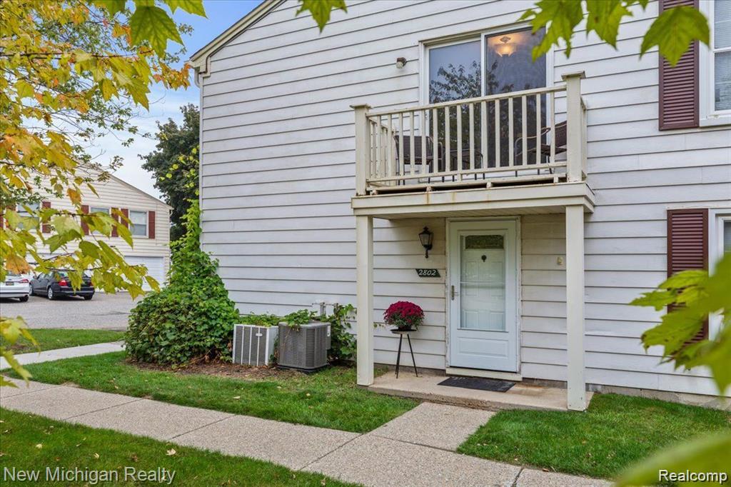 2802 Willow Court, Lake Orion Village, MI, 48360