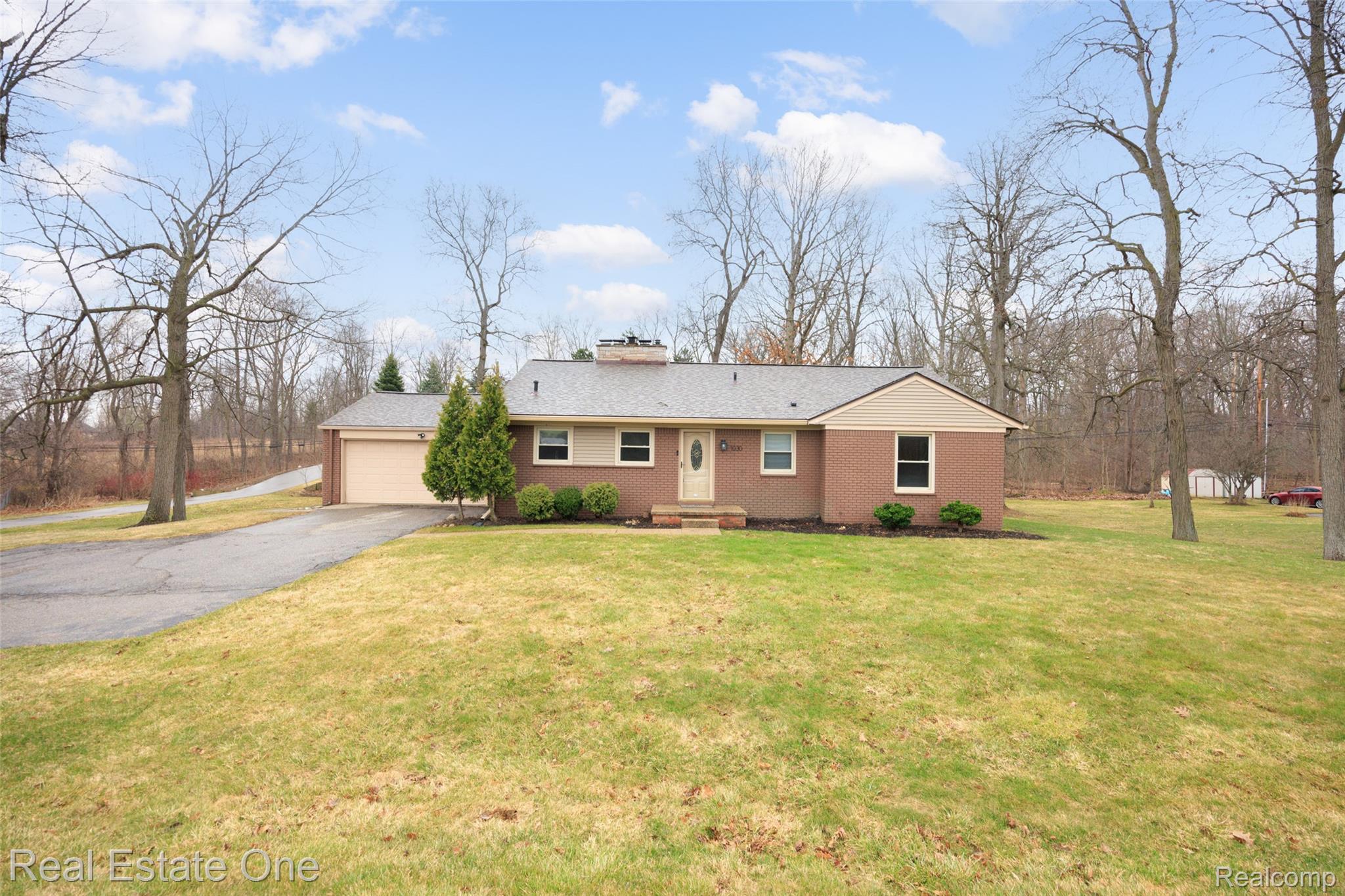 1030 E Silverbell Road, Orion Charter Township, MI, 48360
