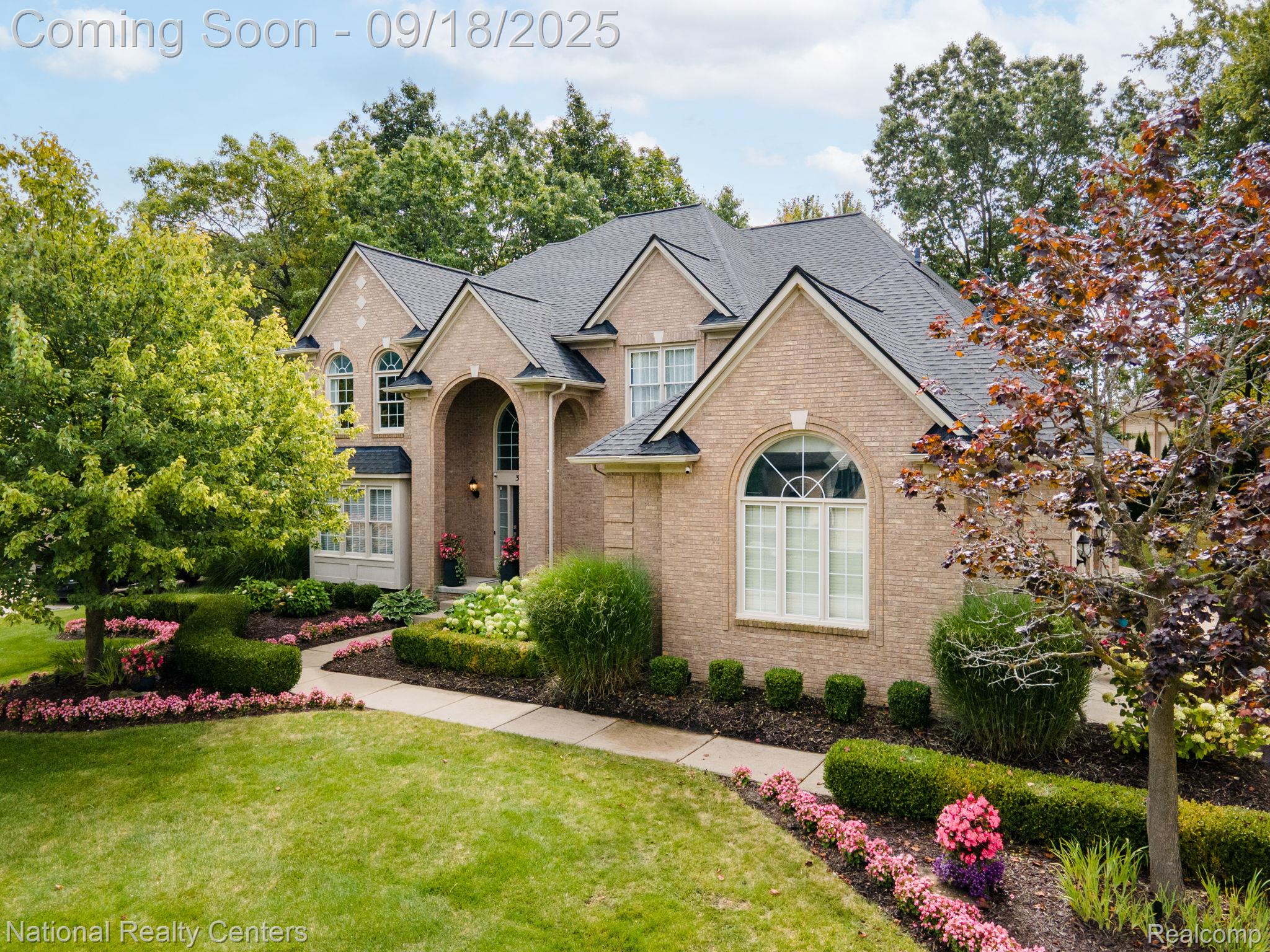 3851 Red Root Road, Lake Orion Village, MI, 48360