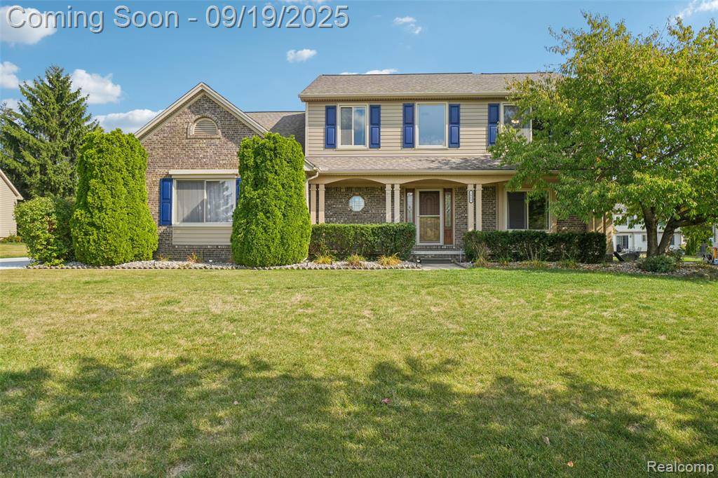 Homes for sale - 2069 W View Court, Lake Orion Vlg, MI 48360 