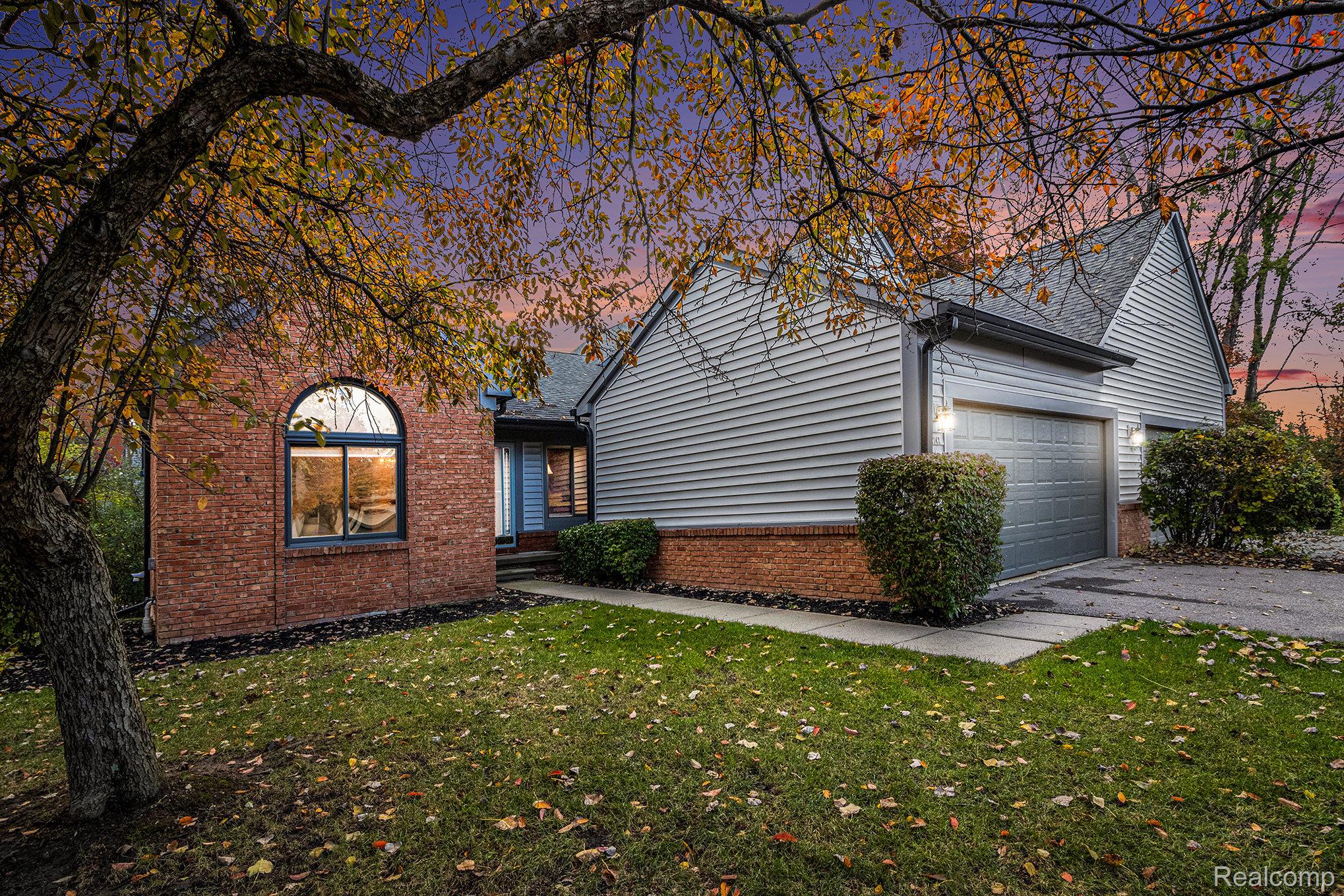 2742 Lochmoor Boulevard, Lake Orion Village, MI, 48360
