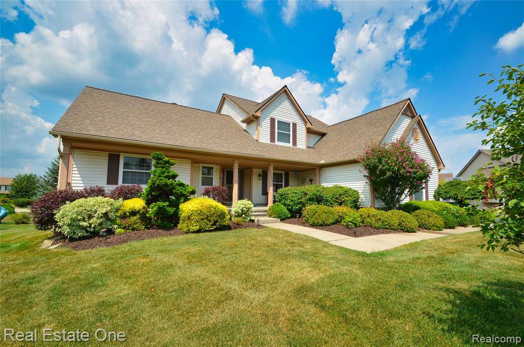 Homes for sale - 2092 West View Court, Orion Twp, MI 48360 
