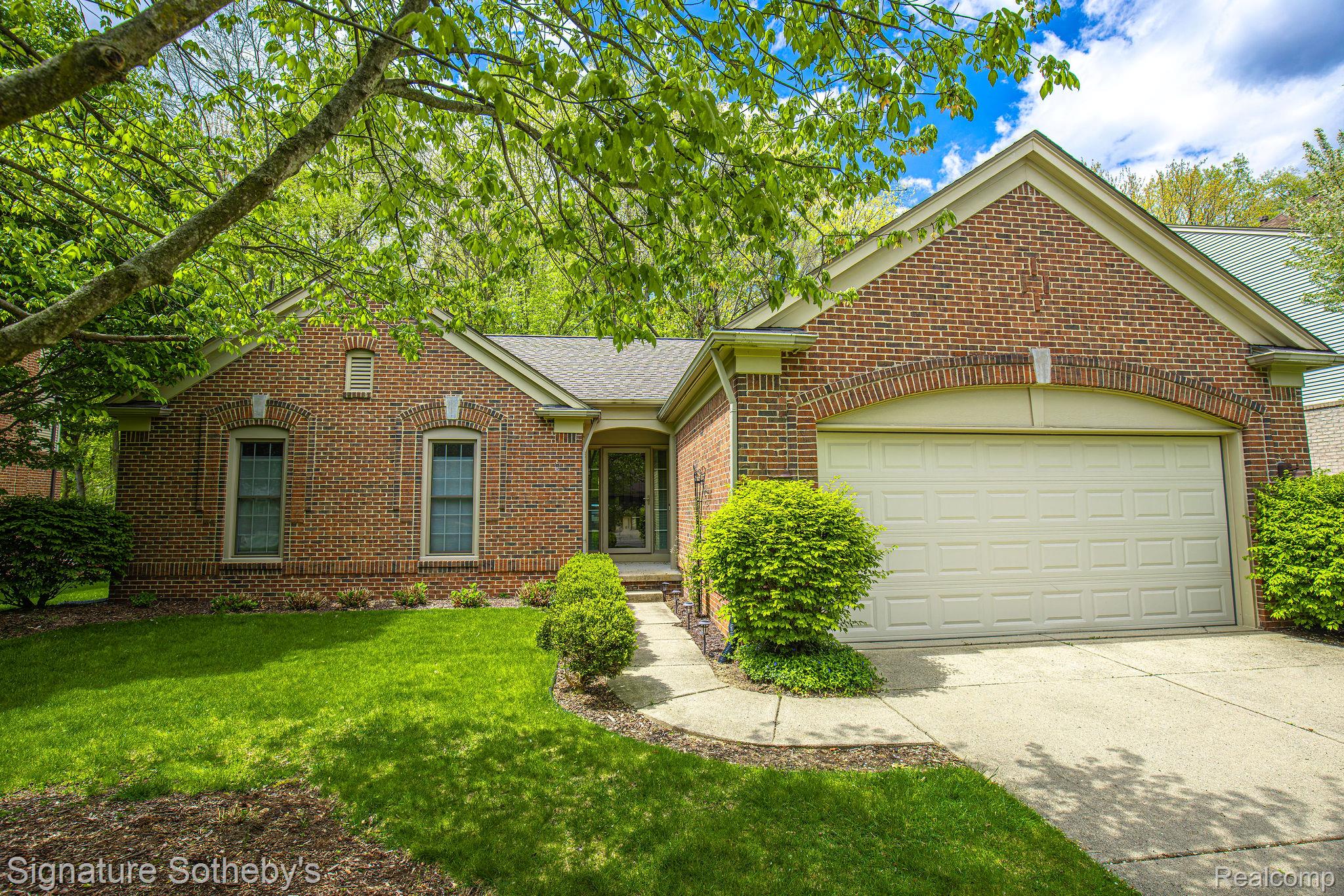 2668 Aubrey Drive, Lake Orion Village, MI, 48360