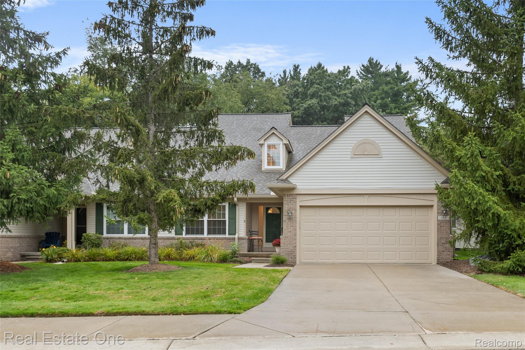 109 Four Seasons Drive, Lake Orion Village, MI, 48360