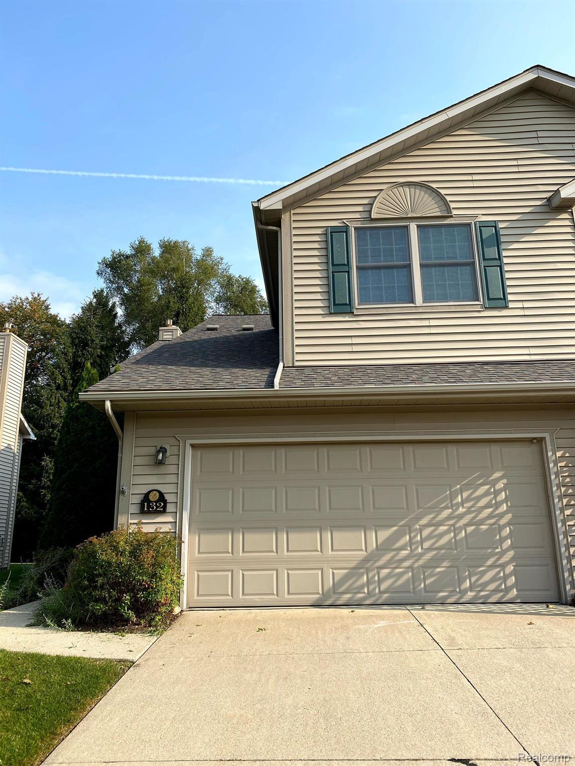 132 Stratford Lane, Lake Orion Village, MI, 48360