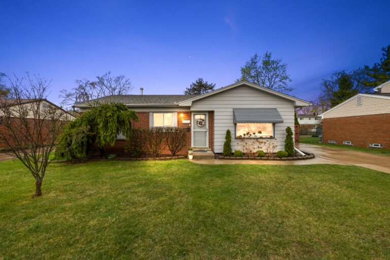 NEW ON MARKET! 14109 Harrison St., Livonia, MI 48154