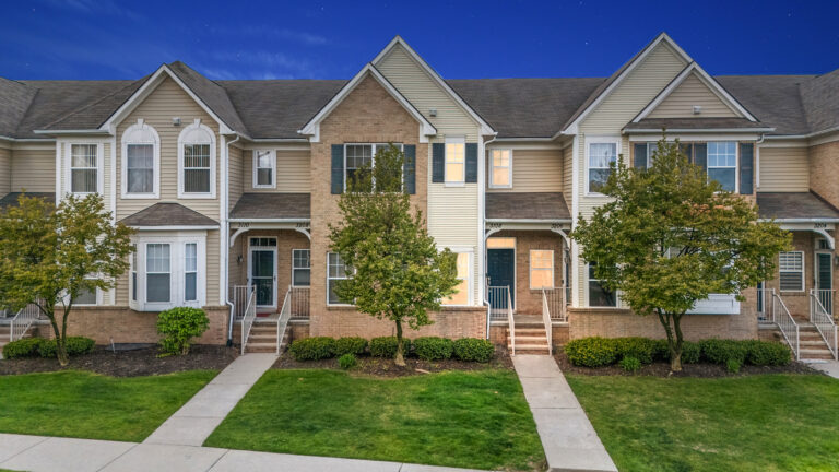 NEW ON MARKET! 3108 Paradise Trail #33, Oxford, MI