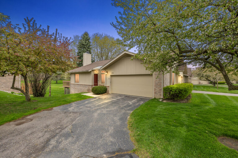 NEW ON MARKET! 1932 Valley Lane, Orion Twp., MI