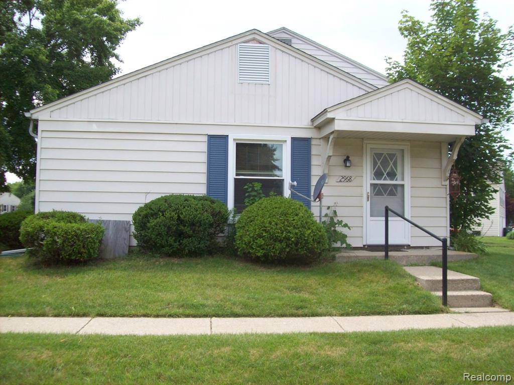 Homes for sale - 2968 Elmwood Court, Lake Orion Vlg, MI 48360 