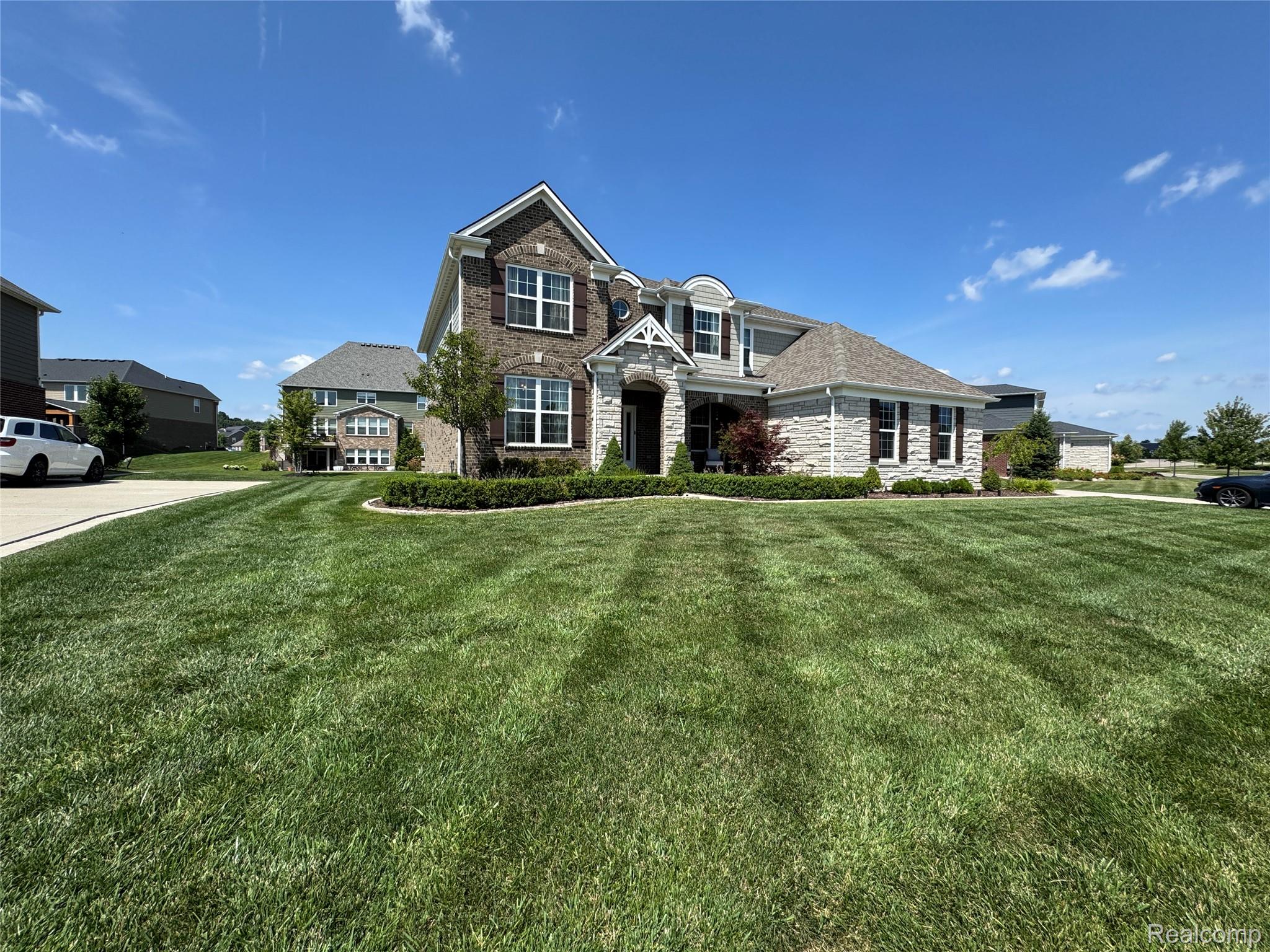 3558 Kingsdale Boulevard, Lake Orion Village, MI, 48360