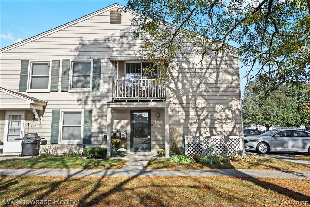 Homes for sale - 2612 Wildwood Court 12, Lake Orion Vlg, MI 48360 –...