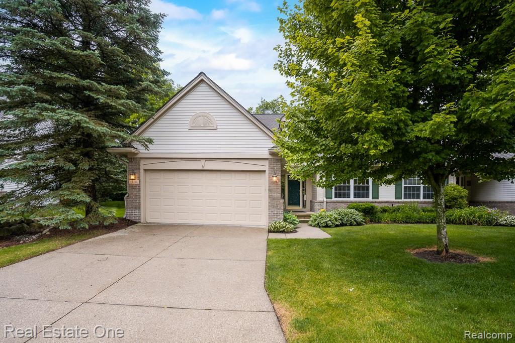 328 Four Seasons Drive, Orion Charter Township, MI, 48360